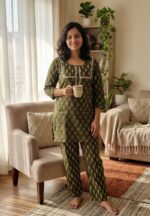 Night Suit In Cambric Cotton Fabric - Short Top And Pants - Green - Image 2